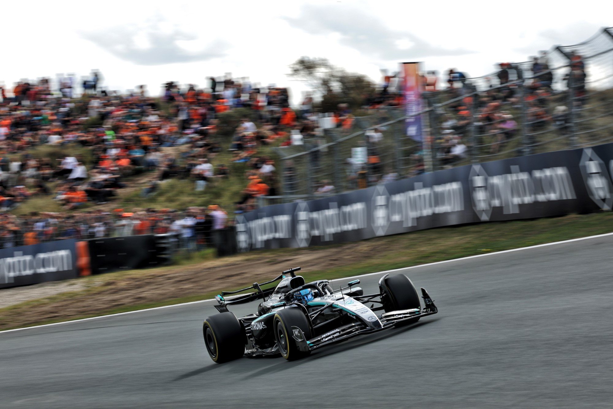 George Russell (GBR) Mercedes AMG F1 W16.