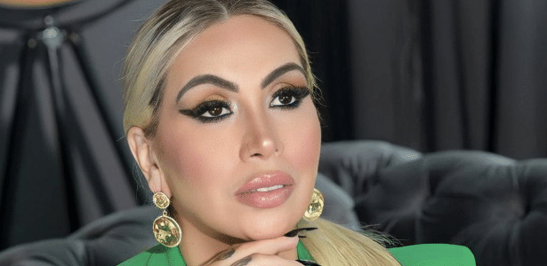 A modelo Juju Ferrari está grávida de cinco meses