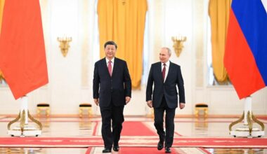 Putin denuncia “neo-colonialismo” financeiro na véspera de visita à China