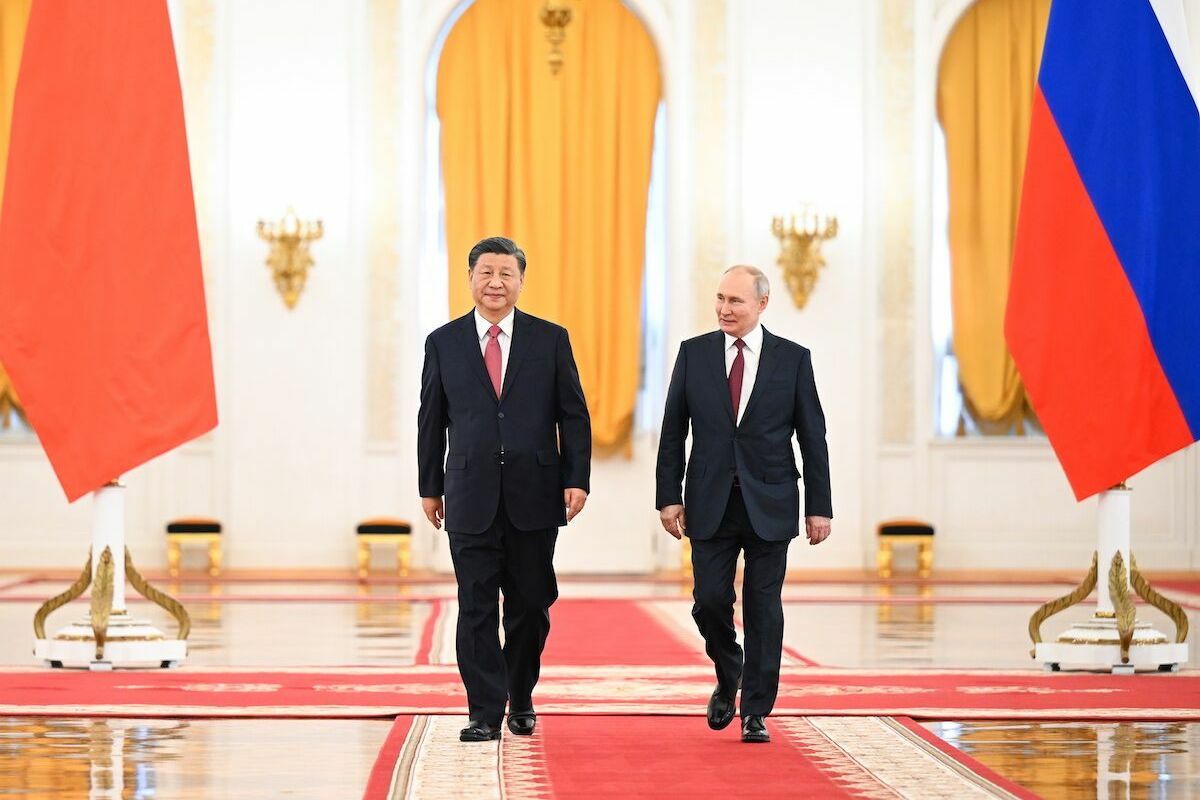 Putin denuncia “neo-colonialismo” financeiro na véspera de visita à China