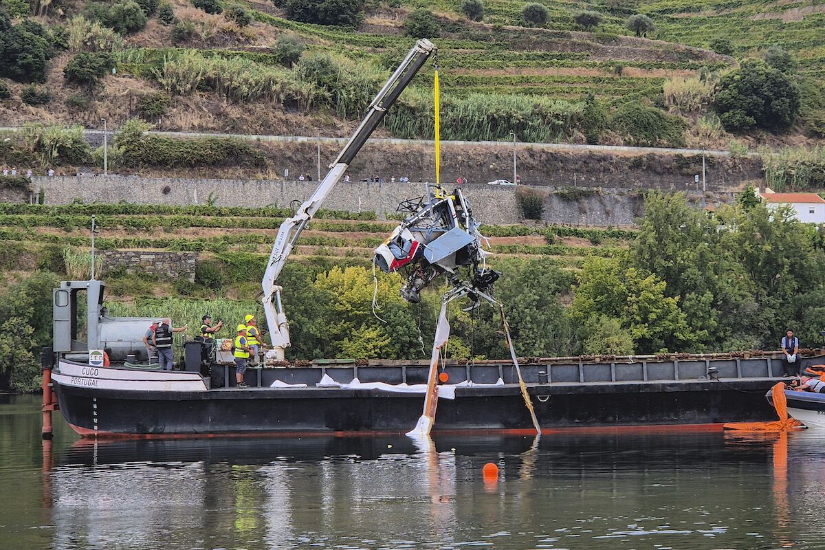 Decisão fatal do piloto influiu em queda de helicóptero no Douro. "Relaxar nas rotas" é comum