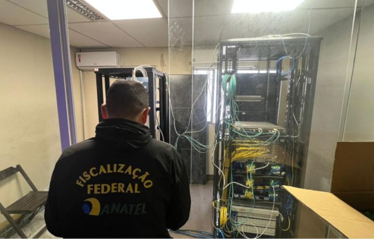 Anatel e Polícia Civil fecham estação pirata de TV paga em SP