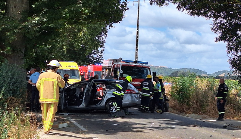 Helicóptero acionado para acidente com 5 feridos junto à Tapada