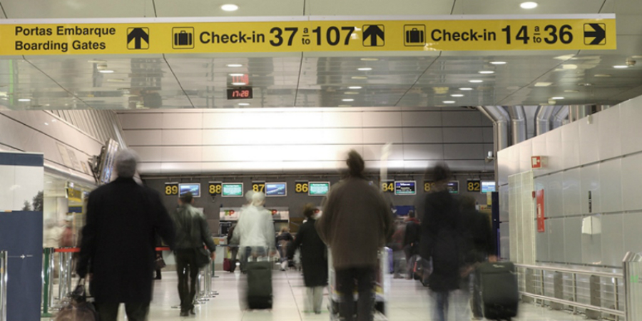 Comissão Europeia dá ‘luz verde’ a novos scanners nos aeroportos. Adeus às regras dos líquidos e dispositivos electrónicos