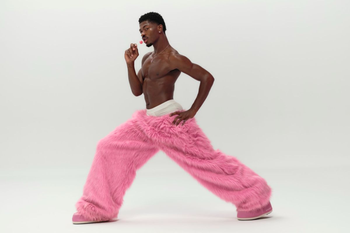 VÍDEO: Lil Nas X é hospitalizado após ser flagrado andando seminu pelas ruas de Los Angeles