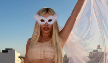 Ava Max cita comparações com Lady Gaga em música nova