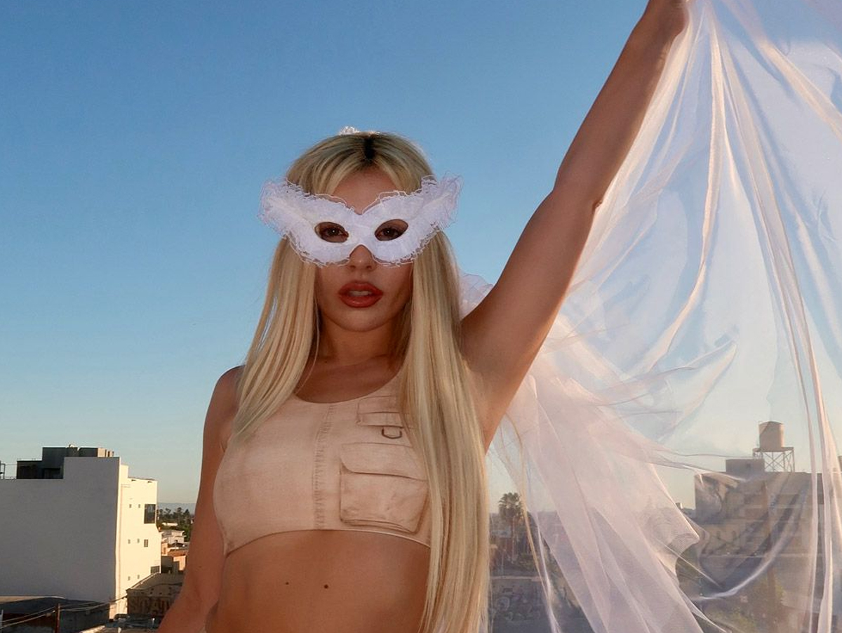 Ava Max cita comparações com Lady Gaga em música nova