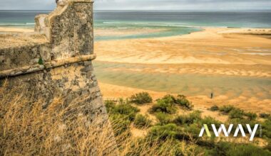 É uma das praias portuguesas mais virais pela beleza rara. Mas autoridades voltam a desaconselhar a prática balnear