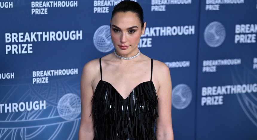 Israelita Gal Gadot atribui fracasso de Branca de Neve à causa palestiniana