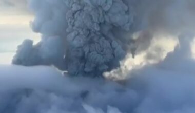 Vulcão russo entra em erupção pela primeira vez em mais de 500 anos