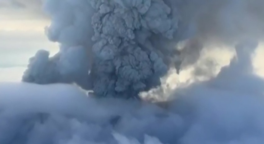 Vulcão russo entra em erupção pela primeira vez em mais de 500 anos