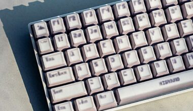 Não, você não está vendo algo saído diretamente de Half-Life e a imagem não está ruim; teclado com “texturas desfocadas” é real e homenageia jogos FPS dos anos 90