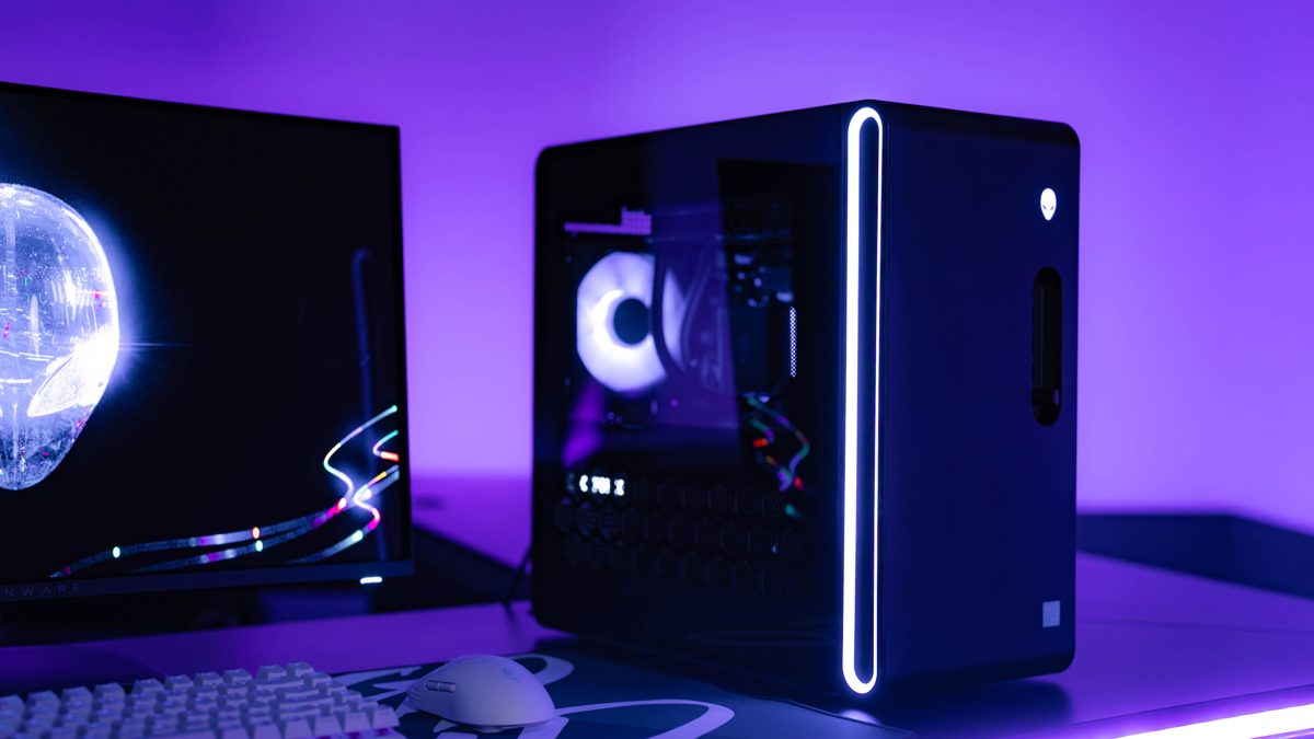Jogar no Aurora R16 é tão bom que nem parece um computador