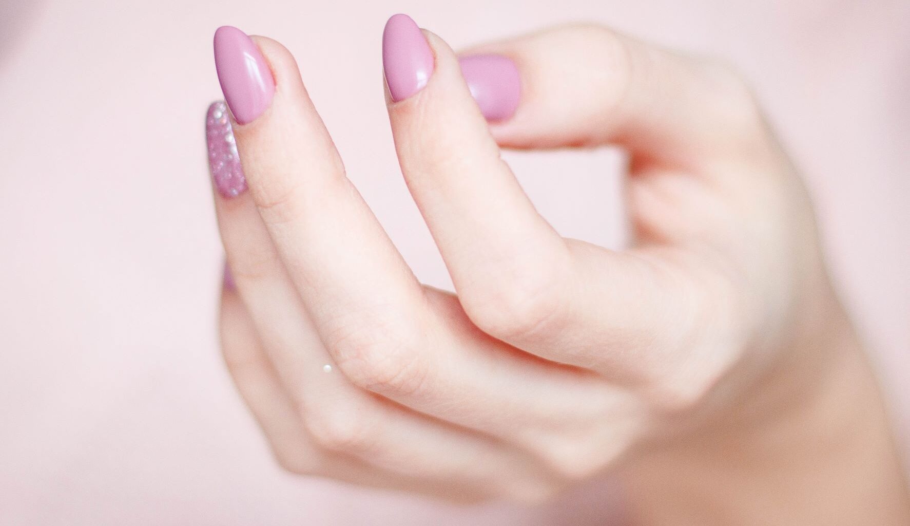 Alergia a esmaltes pode surgir de repente? Saiba sintomas