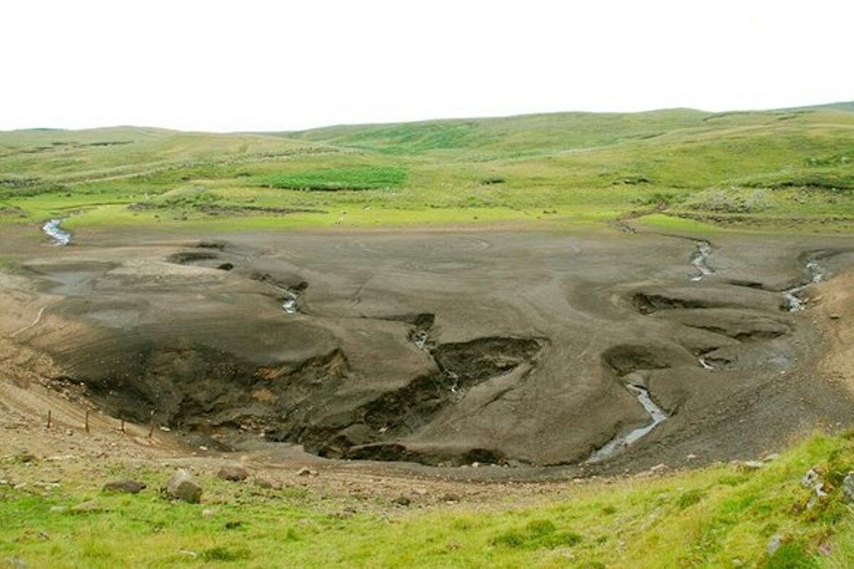 O mistério do lago Loughareema: de manhã está cheio; à tarde vazio