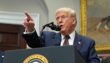Estatística de desemprego faz cair Wall Street. Trump despediu diretora da estatística