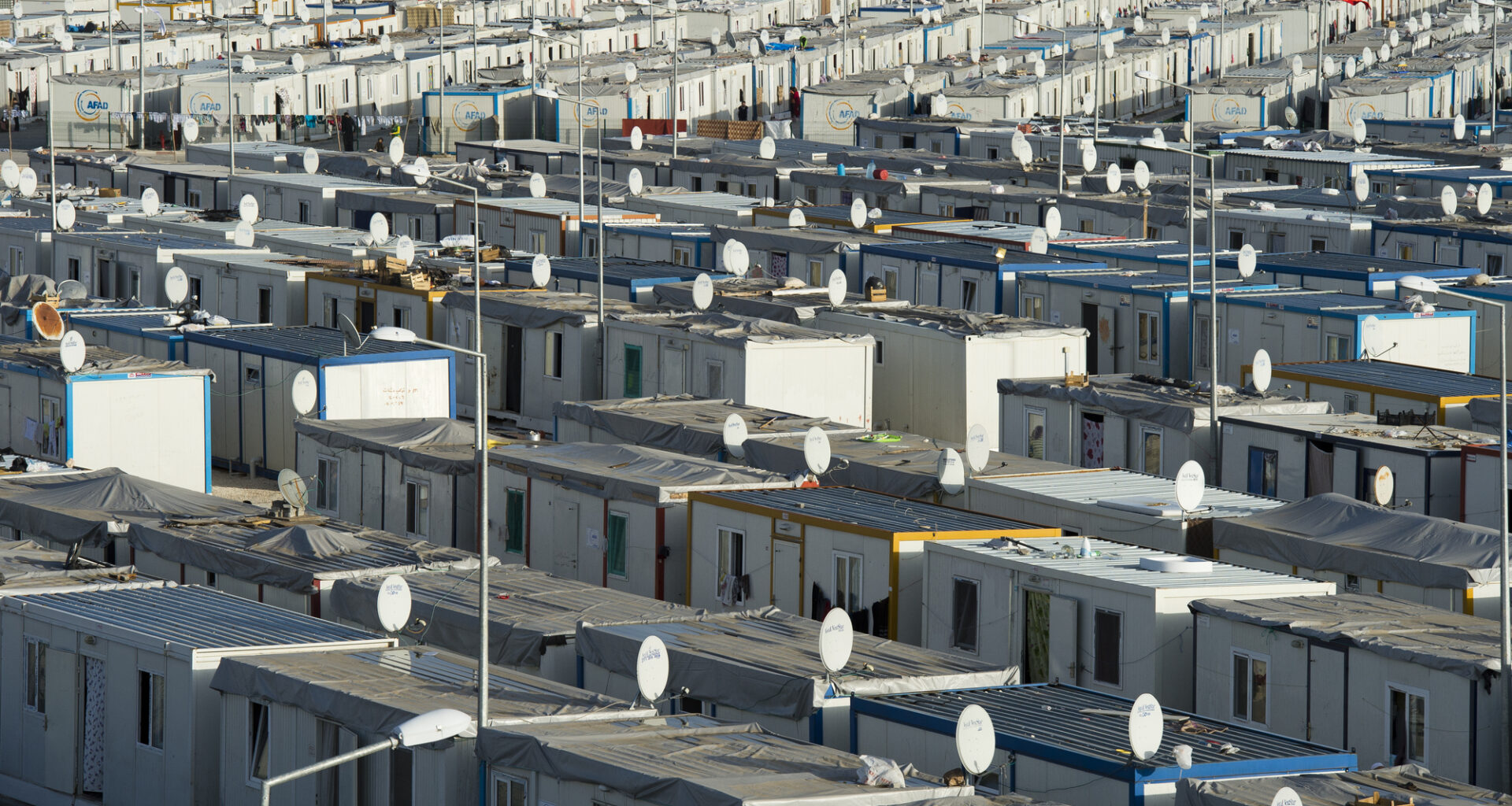 Portugal obrigado a criar campos de refugiados para responder a fluxo inesperado de migrantes