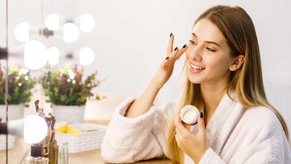 DermAbsolu Night Cream vira queridinho por estimular colágeno sem irritar a pele. (Foto: banco de imagens)