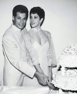 Após rápido casamento com Alexandre Frota, Claudia Raia engatou um romance com Edson Celulari. Os dois se conheceram em "Sassaricando", mas o namoro vingou quando fizeram "Deus nos acuda". Eles ficaram juntos de 1993 a 2010 e são pais de Enzo Celulari e Sophia Raia  — Foto: Reprodução