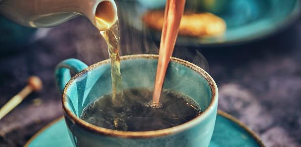 Há uma ligação entre bebidas quentes e cânceres do "tubo alimentar" ou esôfago