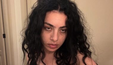 Charli XCX explica por que prefere usar banheiro masculino em boates