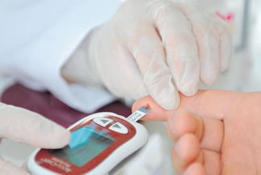 Pacientes com diabetes tipo 1 lutam por acesso a bombas de insuli