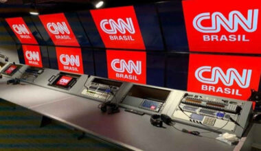 saída de chefão provoca demissões na alta cúpula