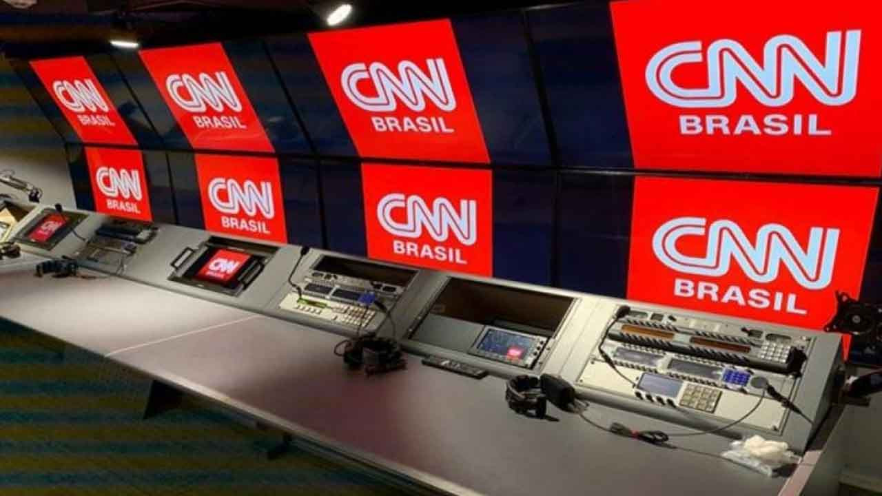 saída de chefão provoca demissões na alta cúpula