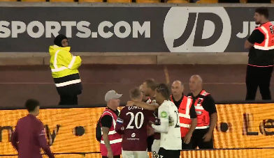 Capitão do West Ham perde a cabeça após eliminação da taça da Liga inglesa