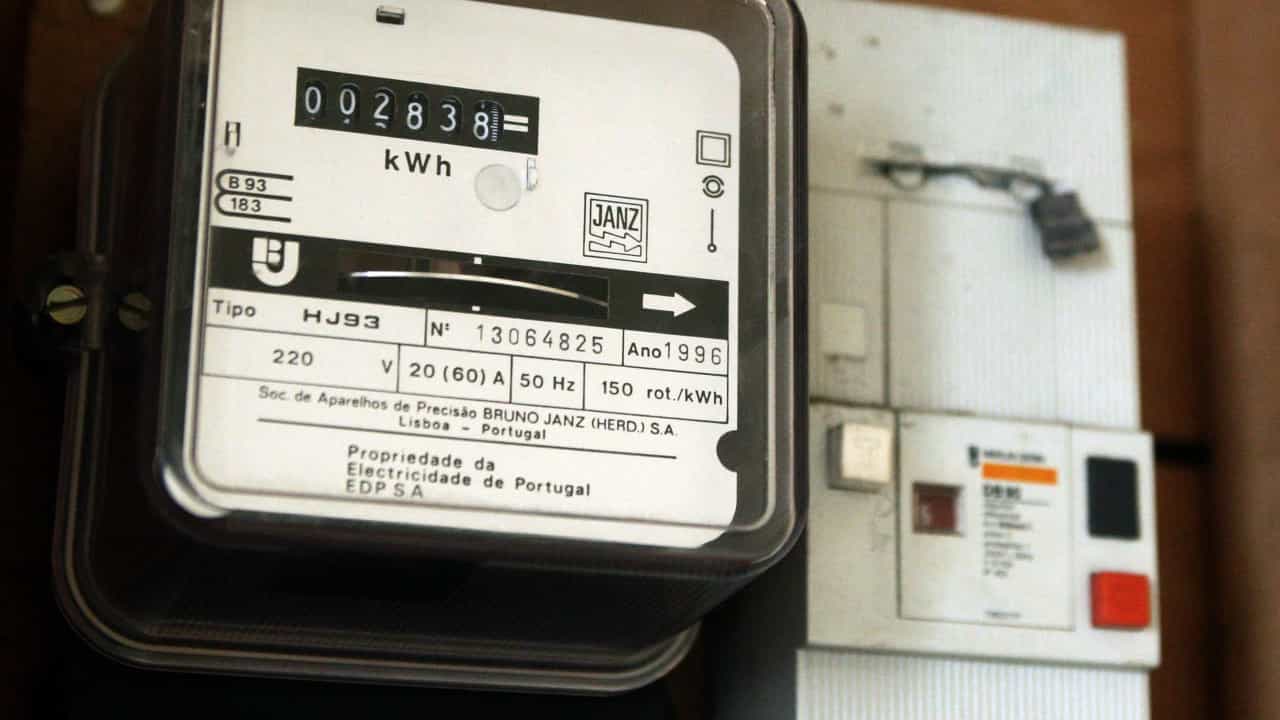 Leitura dos contadores ganha novas formas: apps e balcões digitais crescem entre consumidores