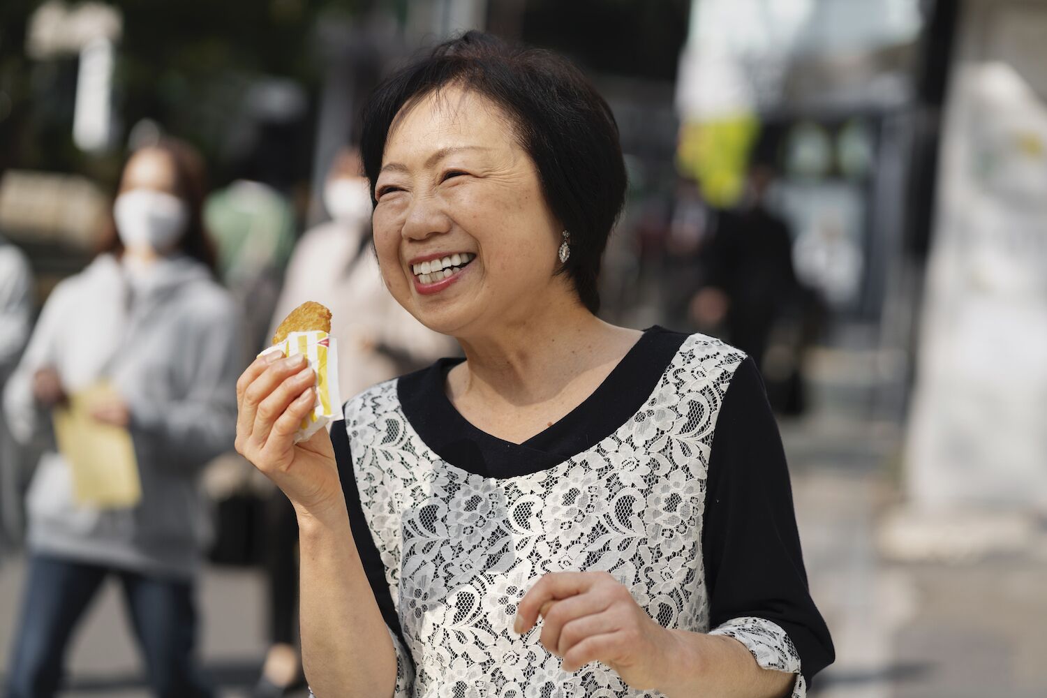 Avós alugam-se no Japão - ZAP Notícias