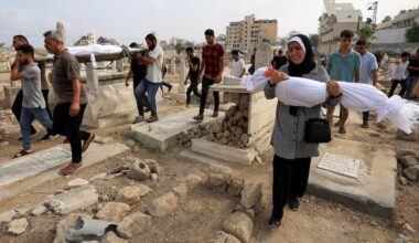 "Destruição massiva". Bombardeamentos israelitas voltam a matar na Cidade de Gaza