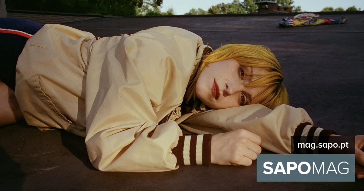 Hayley Williams lança 17 novos temas e surpreende ao cantar verso em português: ouça aqui - Música