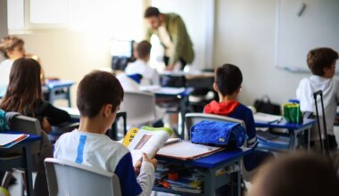 Quase 19 Mil Docentes Colocados a Um Mês do Ano Letivo