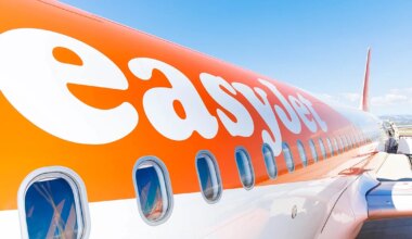 Passageiro Tenta Invadir Cabine em Voo Lyon-Porto