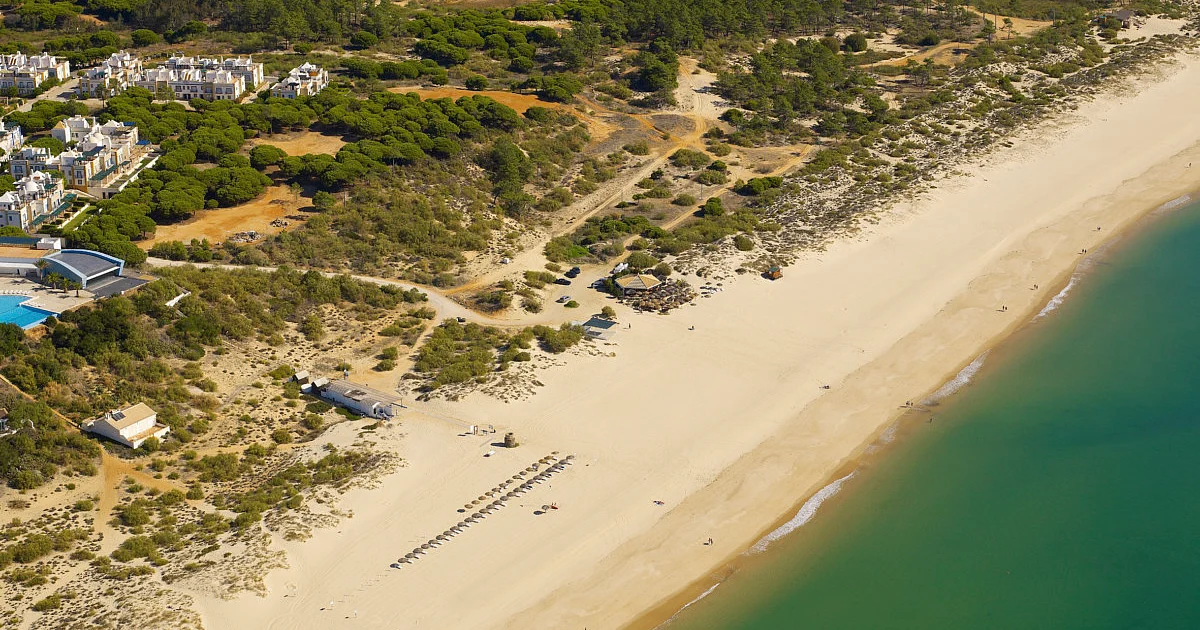 Duas praias algarvias interditas a banhos devido a contaminação microbiológica