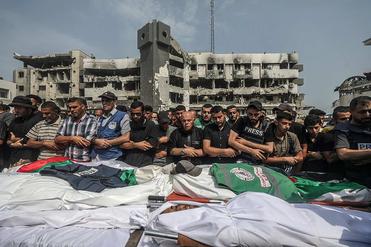 ”Israel conseguiu matar-me e silenciar a minha voz.” Chovem críticas após morte de jornalista em Gaza - Diário de Notícias