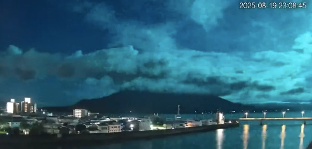 Bola de Fogo Ilumina Céu do Japão e Surpreende
