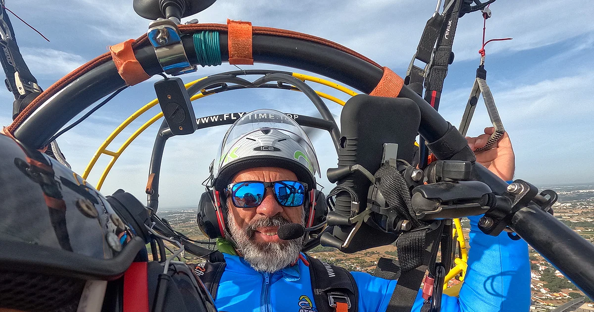 Campeão nacional de parapente morre num treino no Campeonato do Mundo. Eduardo Lagoa tinha 57 anos