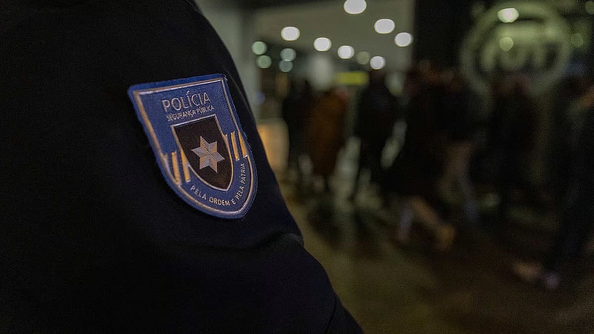 "Estrangulamento, murros e pontapés". Detido homem suspeito de agredir a mulher, filhos menores e sogra