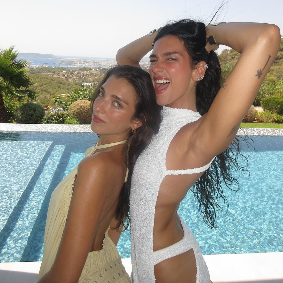 Dua Lipa publica clique raro ao lado da irmã — Foto: Reprodução/ Instagram