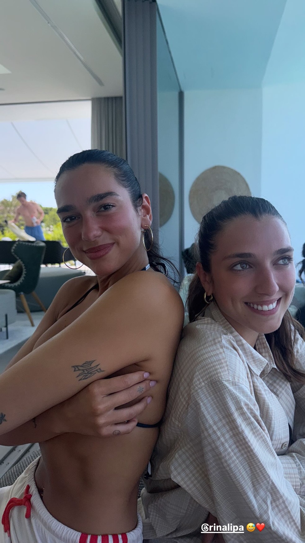 Dua Lipa publica clique raro ao lado da irmã — Foto: Reprodução/ Instagram