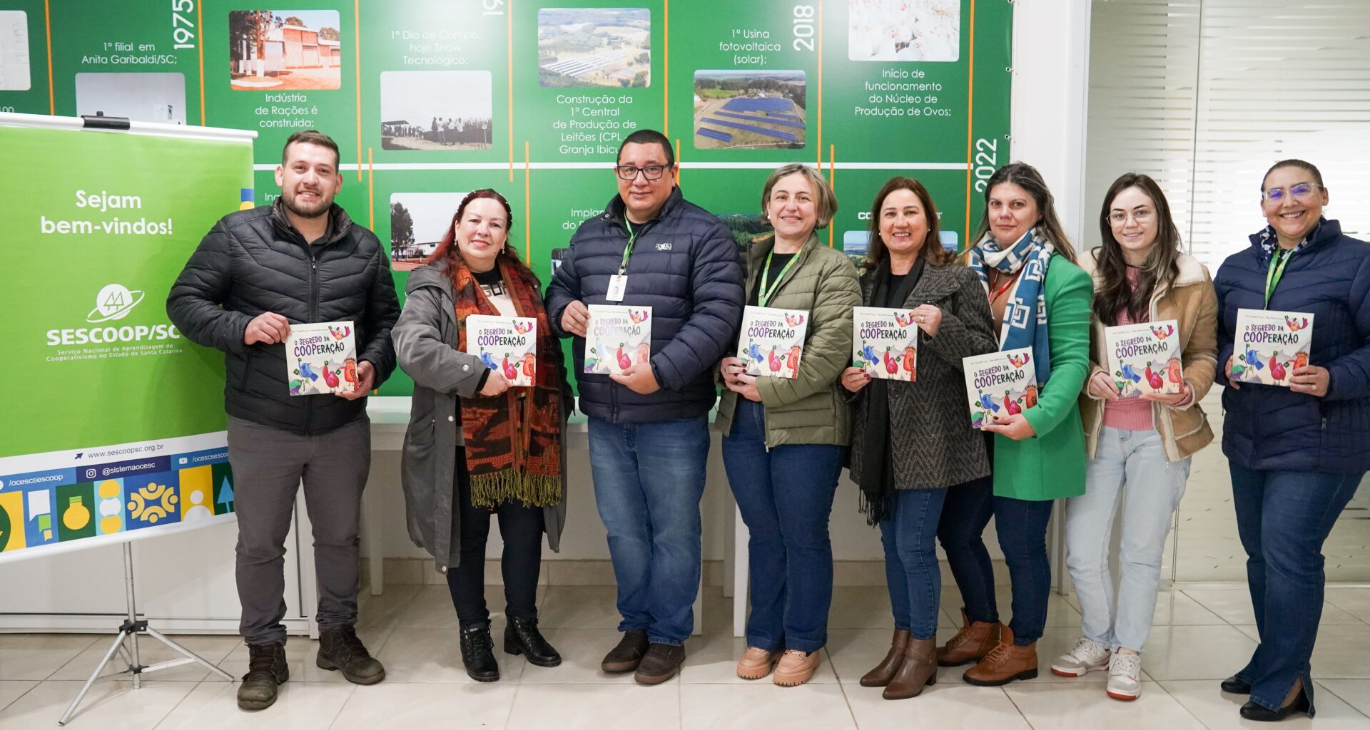 Rádio Cultura - Copercampos entrega livros para escolas de Campos Novos