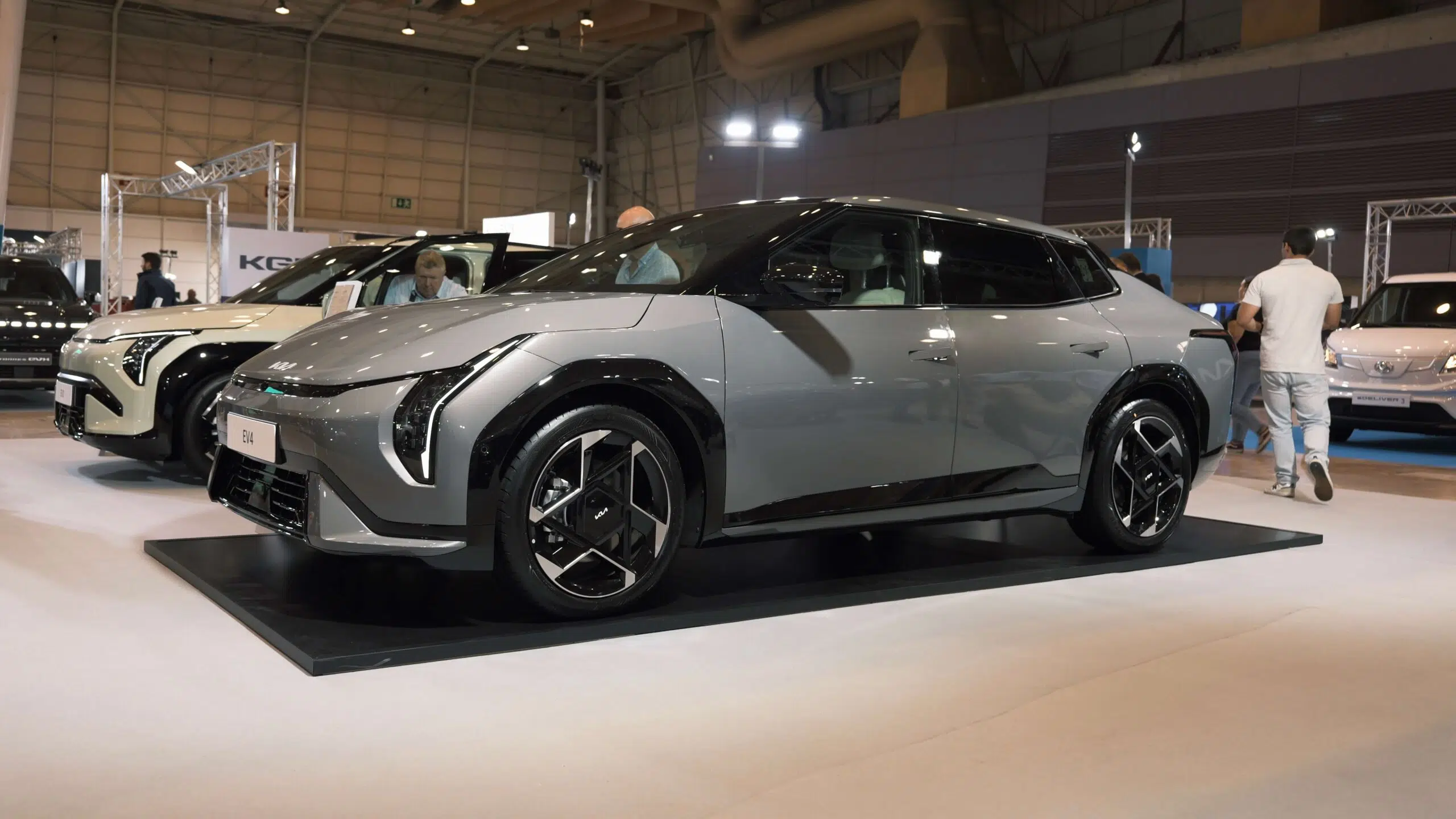 Kia EV4 Fastback perfil