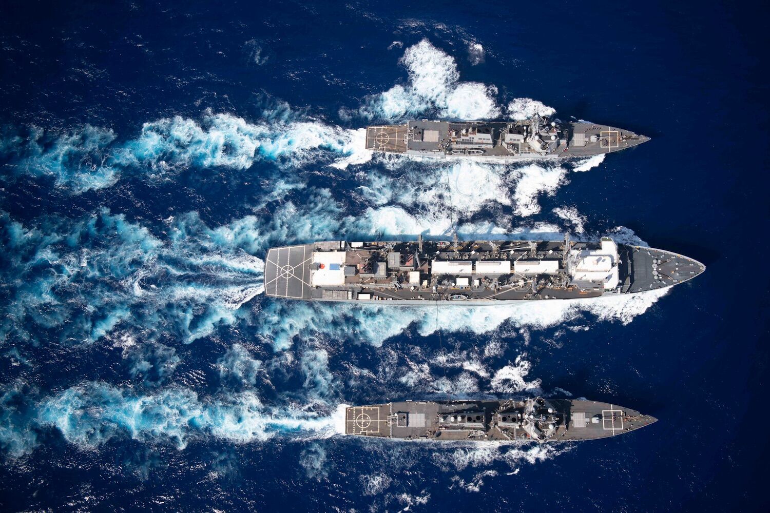 "Narcoterrorista". EUA enviam contratorpedeiros, submarino e navios anfíbios para a Venezuela