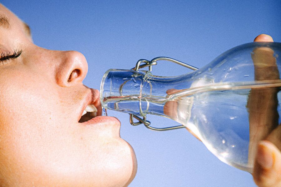 Não beber água suficiente provoca inundação de hormonas de stress