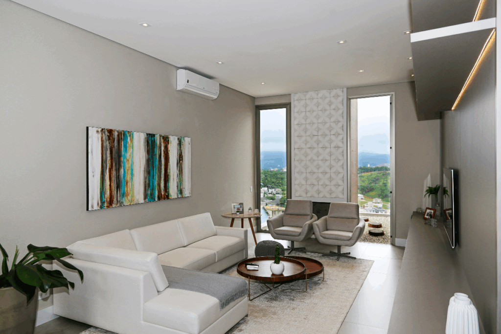 A etapa de instalação do forro exige um planejamento detalhado para evitar aberturas constantes (Projeto: Meneghisso & Pasquotto Arquitetura | Imagem: Divulgação)