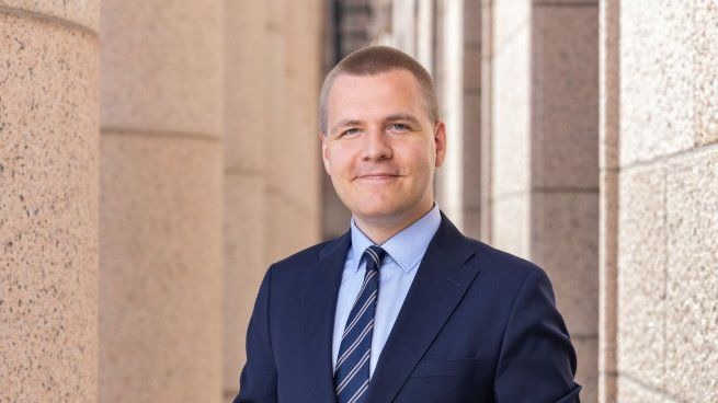 Deputado finlandês de 30 anos encontrado morto no Parlamento de Helsínquia