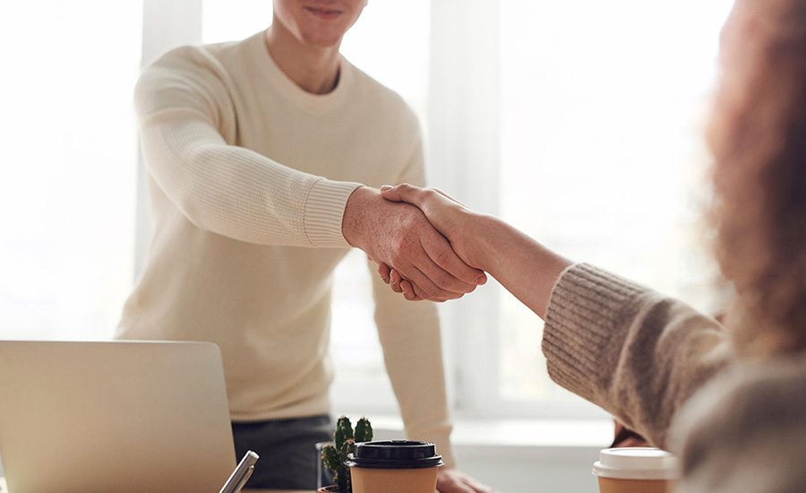 Mais de metade dos trabalhadores não conseguiu emprego através de sites especializados, redes sociais ou de empresas de recrutamento. Há outra forma mais eficaz