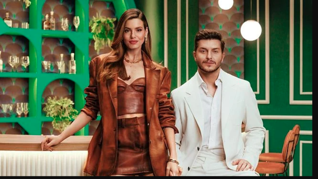 Camila Queiroz e Kleber Toledo revelam sexo do primeiro filho